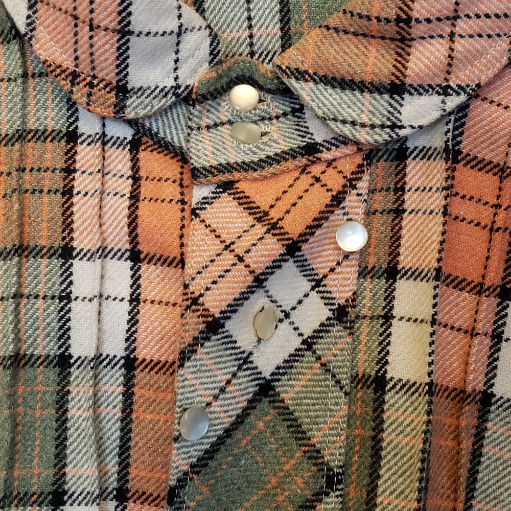 Closet CLOSEOUT WOOL PLAID TAILORED LONG SLEEVED SHIRT FEMALE PEARLIZED BUTTONS